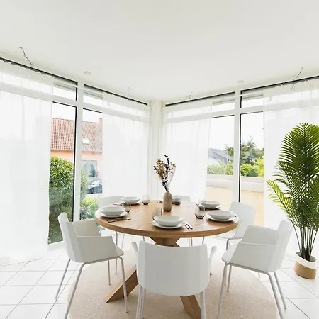 In Den Weinbergen Bei Mainz - Mit 2x Doppelzimmern, 1x Grosses Wohnzimmer, Bad & Kueche Stadecken-Elsheim