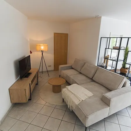 Apartment In Den Weinbergen Bei Mainz - Mit 2x Doppelzimmern, 1x Grosses Wohnzimmer, Bad & Kueche Stadecken-Elsheim