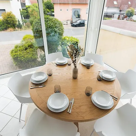 In Den Weinbergen Bei Mainz - Mit 2x Doppelzimmern, 1x Grosses Wohnzimmer, Bad & Kueche *