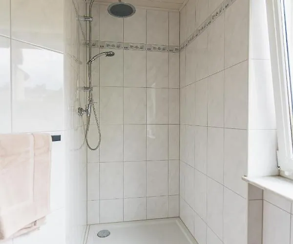 In Den Weinbergen Bei Mainz - Mit 2x Doppelzimmern, 1x Grosses Wohnzimmer, Bad & Kueche *